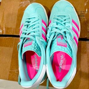Adidas Gazelle platform sneakers W 7.5 (run large) Flash Aqua/Lucid Pink